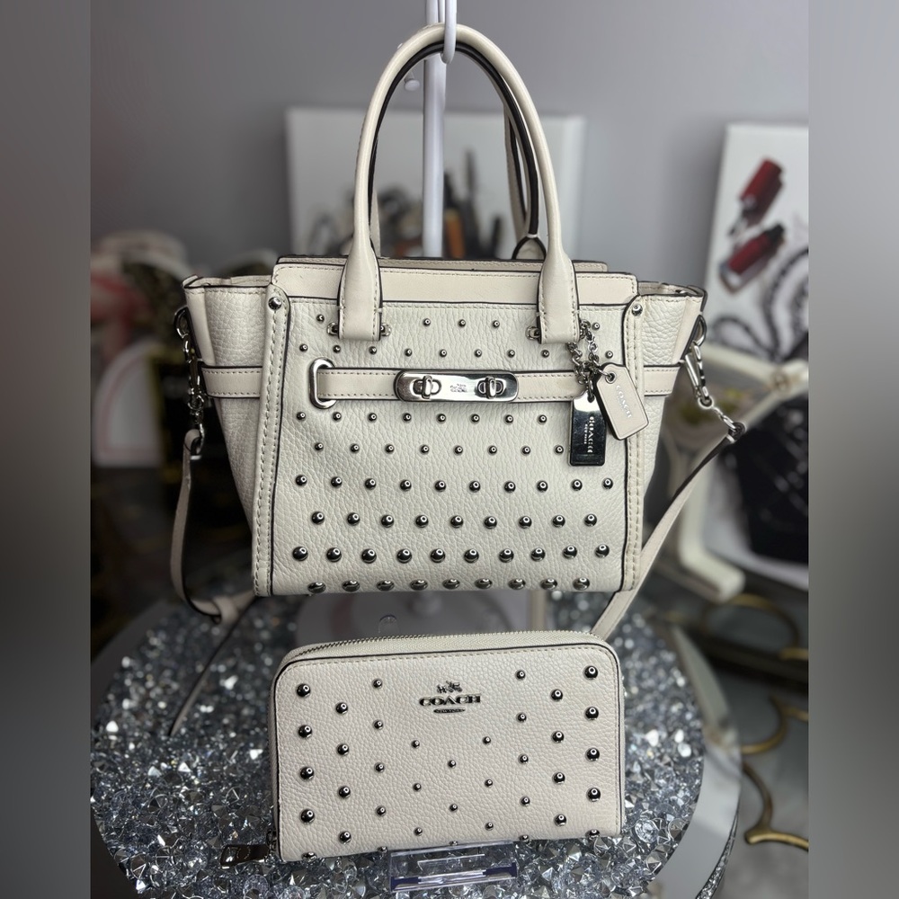 Coach 2018 Swagger 15 with ombre rivets Satchel w/ matching Wallet EUC